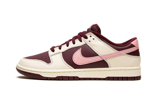 Tênis Dunk Low PRM "Valentine's Day 2023" Bordô